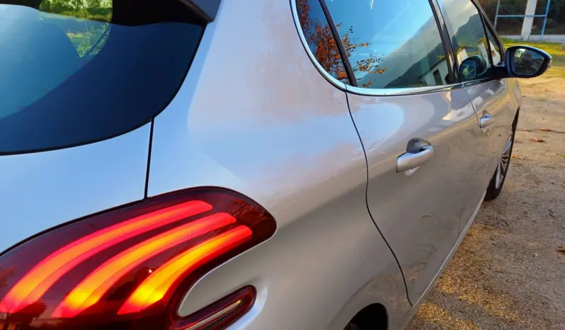 
Peugeot 208 1.6 BlueHDi Style full									