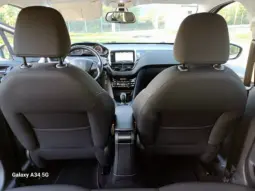 
Peugeot 208 1.6 BlueHDi Style full									
