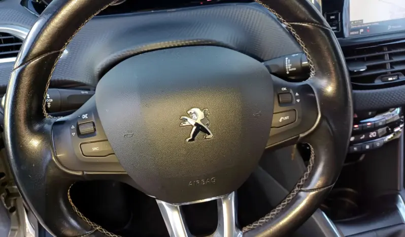 
Peugeot 208 1.6 BlueHDi Style full									