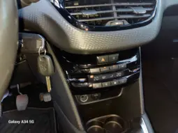 
Peugeot 208 1.6 BlueHDi Style full									