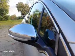 
Peugeot 208 1.6 BlueHDi Style full									