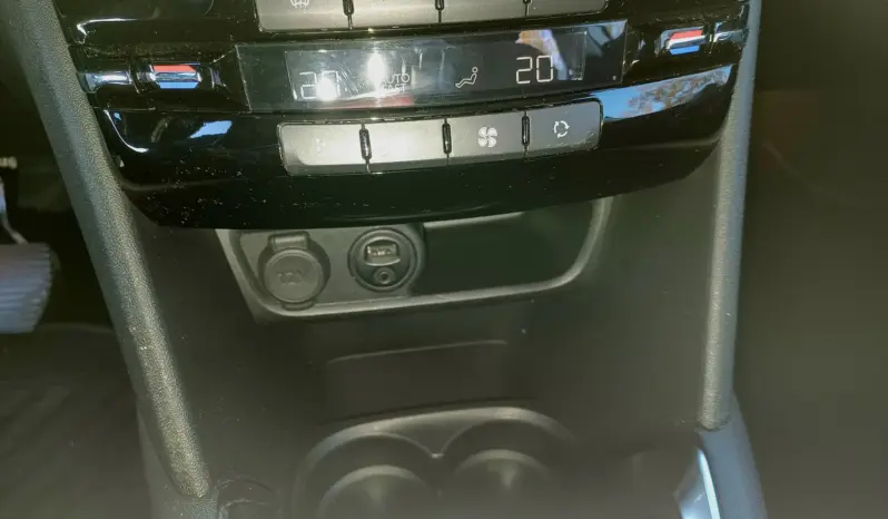 
Peugeot 208 1.6 BlueHDi Style full									