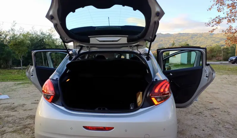 
Peugeot 208 1.6 BlueHDi Style full									