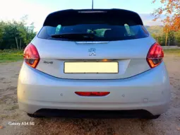
Peugeot 208 1.6 BlueHDi Style full									