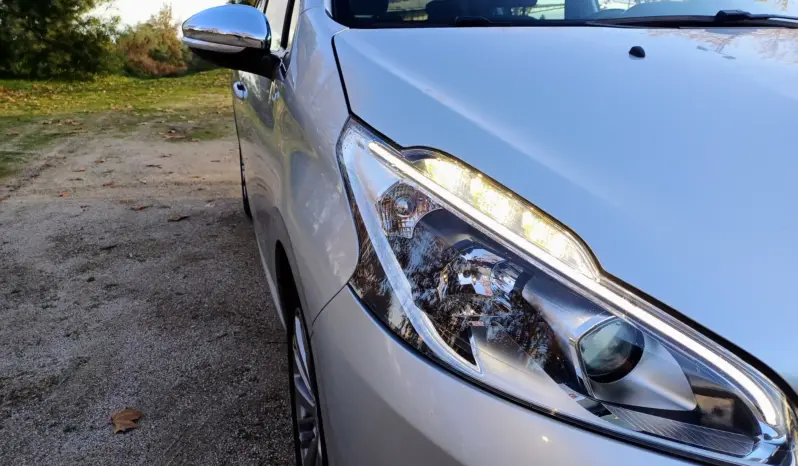 
Peugeot 208 1.6 BlueHDi Style full									