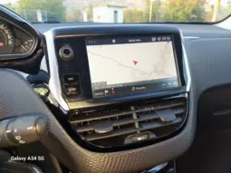 
Peugeot 208 1.6 BlueHDi Style full									