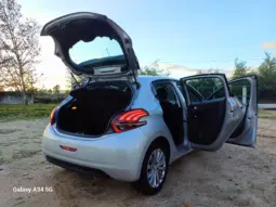 
Peugeot 208 1.6 BlueHDi Style full									