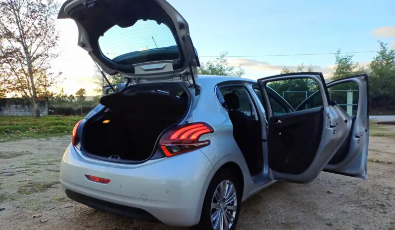
Peugeot 208 1.6 BlueHDi Style full									