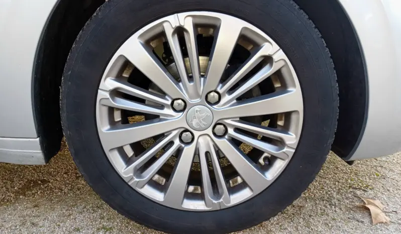 
Peugeot 208 1.6 BlueHDi Style full									