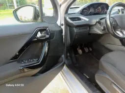 
Peugeot 208 1.6 BlueHDi Style full									