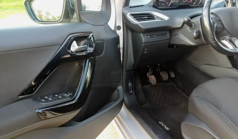 
Peugeot 208 1.6 BlueHDi Style full									