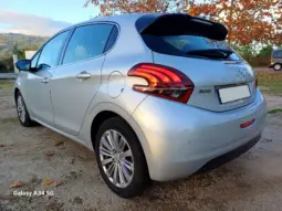 
Peugeot 208 1.6 BlueHDi Style full									