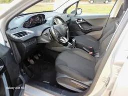 
Peugeot 208 1.6 BlueHDi Style full									