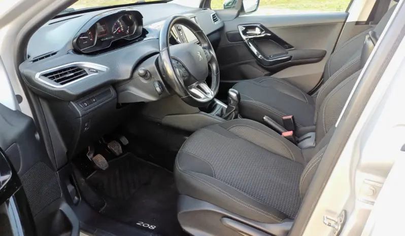 
Peugeot 208 1.6 BlueHDi Style full									