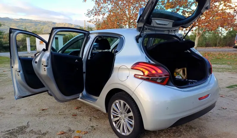 
Peugeot 208 1.6 BlueHDi Style full									