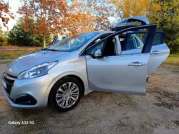 
Peugeot 208 1.6 BlueHDi Style full									