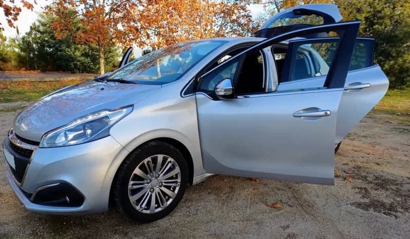 
Peugeot 208 1.6 BlueHDi Style full									
