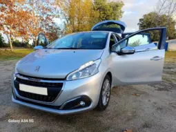 
Peugeot 208 1.6 BlueHDi Style full									