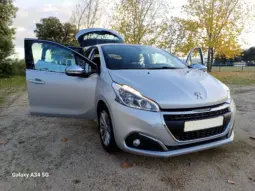 
Peugeot 208 1.6 BlueHDi Style full									