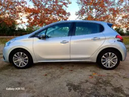 
Peugeot 208 1.6 BlueHDi Style full									