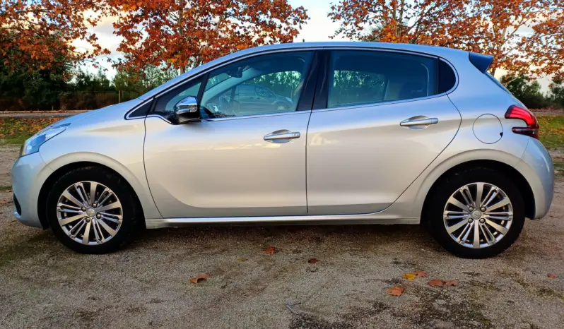 
Peugeot 208 1.6 BlueHDi Style full									